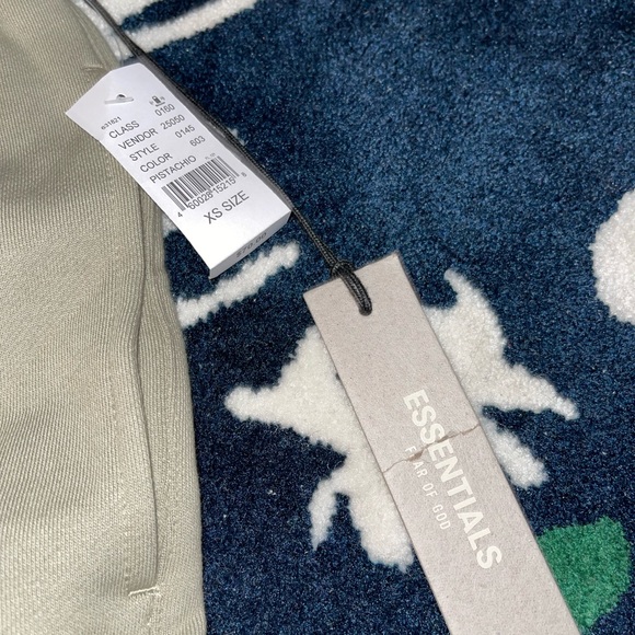 Fear of God Essentials Sweatshorts Pistachio XS X-Small FW21 Shorts NEW IN HAND - Picture 3 of 8